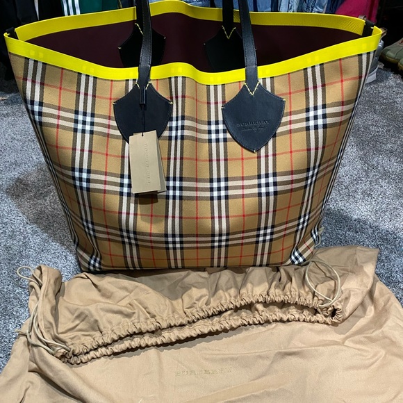 Burberry Handbags - Burberry oversized tote!
